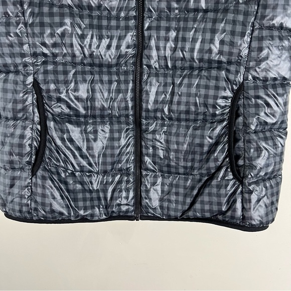 Uniqlo Women’s ULTRA LIGHT DOWN Hooded VEST Size Large Grey Black Checkered - Picture 4 of 10